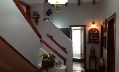 Venta hermosa casa con amplio terreno de 1200m2 en la Mitad del Mundo.  Amplia casa de 400m2 con 4 d