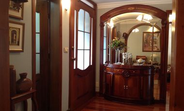 Venta hermosa casa con amplio terreno de 1200m2 en la Mitad del Mundo.  Amplia casa de 400m2 con 4 d