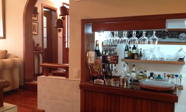 Venta hermosa casa con amplio terreno de 1200m2 en la Mitad del Mundo.  Amplia casa de 400m2 con 4 d