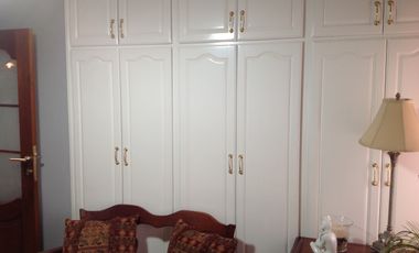 Venta hermosa casa con amplio terreno de 1200m2 en la Mitad del Mundo.  Amplia casa de 400m2 con 4 d