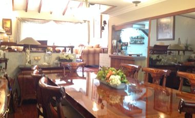 Venta hermosa casa con amplio terreno de 1200m2 en la Mitad del Mundo.  Amplia casa de 400m2 con 4 d