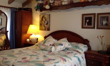 Venta hermosa casa con amplio terreno de 1200m2 en la Mitad del Mundo.  Amplia casa de 400m2 con 4 d