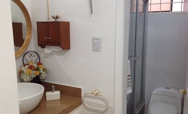 Venta hermosa casa con amplio terreno de 1200m2 en la Mitad del Mundo.  Amplia casa de 400m2 con 4 d