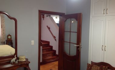 Venta hermosa casa con amplio terreno de 1200m2 en la Mitad del Mundo.  Amplia casa de 400m2 con 4 d