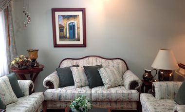 Venta hermosa casa con amplio terreno de 1200m2 en la Mitad del Mundo.  Amplia casa de 400m2 con 4 d