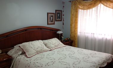 Venta hermosa casa con amplio terreno de 1200m2 en la Mitad del Mundo.  Amplia casa de 400m2 con 4 d