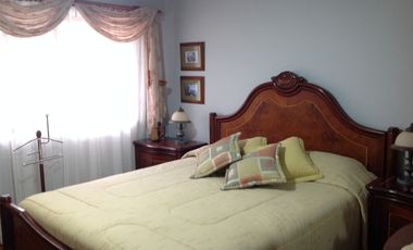 Venta hermosa casa con amplio terreno de 1200m2 en la Mitad del Mundo.  Amplia casa de 400m2 con 4 d