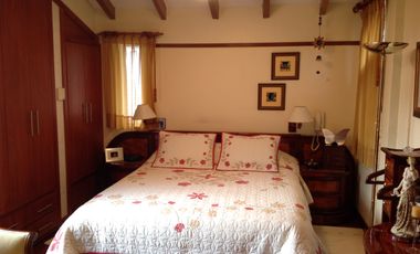 Venta hermosa casa con amplio terreno de 1200m2 en la Mitad del Mundo.  Amplia casa de 400m2 con 4 d