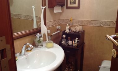 Venta hermosa casa con amplio terreno de 1200m2 en la Mitad del Mundo.  Amplia casa de 400m2 con 4 d