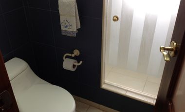 Venta hermosa casa con amplio terreno de 1200m2 en la Mitad del Mundo.  Amplia casa de 400m2 con 4 d