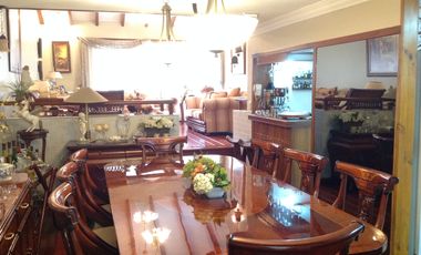 Venta hermosa casa con amplio terreno de 1200m2 en la Mitad del Mundo.  Amplia casa de 400m2 con 4 d