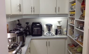 Venta hermosa casa con amplio terreno de 1200m2 en la Mitad del Mundo.  Amplia casa de 400m2 con 4 d