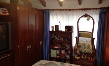 Venta hermosa casa con amplio terreno de 1200m2 en la Mitad del Mundo.  Amplia casa de 400m2 con 4 d