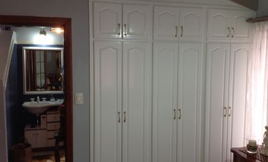 Venta hermosa casa con amplio terreno de 1200m2 en la Mitad del Mundo.  Amplia casa de 400m2 con 4 d