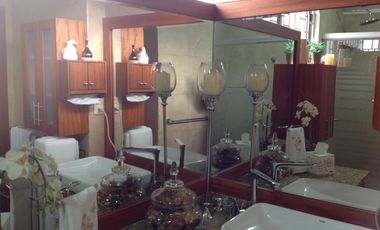 Venta hermosa casa con amplio terreno de 1200m2 en la Mitad del Mundo.  Amplia casa de 400m2 con 4 d