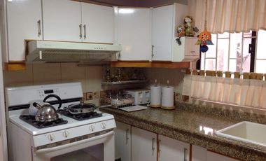 Venta hermosa casa con amplio terreno de 1200m2 en la Mitad del Mundo.  Amplia casa de 400m2 con 4 d