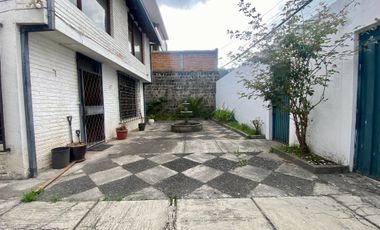 Casa de venta junto al Estadio Olímpico Atahualpa (excelente precio)