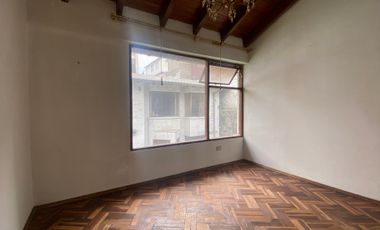 Casa de venta junto al Estadio Olímpico Atahualpa (excelente precio)