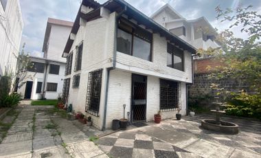 Casa de venta junto al Estadio Olímpico Atahualpa (excelente precio)