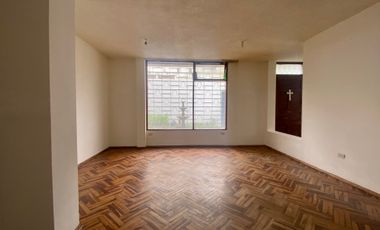 Casa de venta junto al Estadio Olímpico Atahualpa (excelente precio)