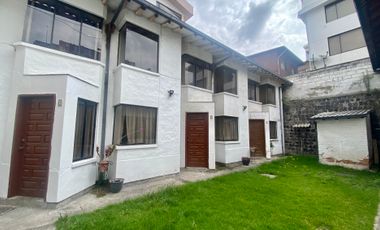 Casa de venta junto al Estadio Olímpico Atahualpa (excelente precio)
