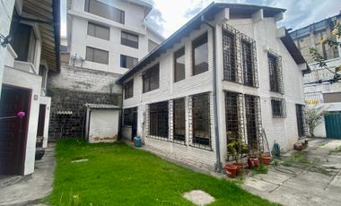 Casa de venta junto al Estadio Olímpico Atahualpa (excelente precio)