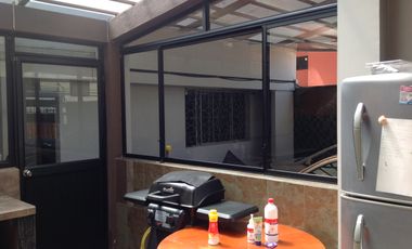 Venta amplia Casa de 470m2 con terreno de 960m2 en Calderón