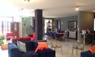Venta amplia Casa de 470m2 con terreno de 960m2 en Calderón