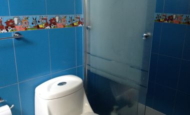 Venta amplia Casa de 470m2 con terreno de 960m2 en Calderón
