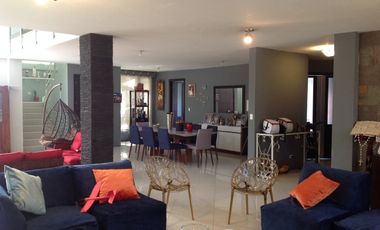 Venta amplia Casa de 470m2 con terreno de 960m2 en Calderón