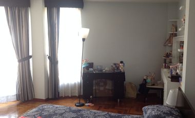 Venta amplia Casa de 470m2 con terreno de 960m2 en Calderón