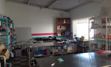 Venta amplia Casa de 470m2 con terreno de 960m2 en Calderón