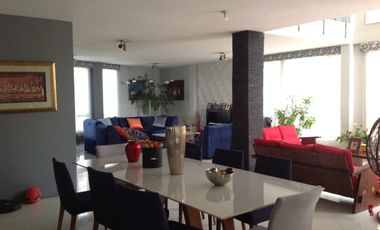 Venta amplia Casa de 470m2 con terreno de 960m2 en Calderón