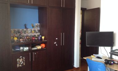 Venta amplia Casa de 470m2 con terreno de 960m2 en Calderón