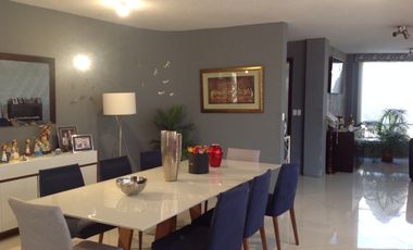 Venta amplia Casa de 470m2 con terreno de 960m2 en Calderón