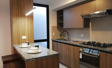 CASA EN VENTA POR ESTRENAR. LA PENÍNSULA. AMBATO