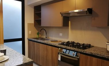 CASA EN VENTA POR ESTRENAR. LA PENÍNSULA. AMBATO