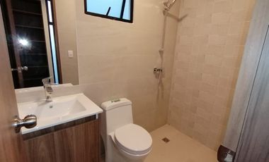 CASA EN VENTA POR ESTRENAR. LA PENÍNSULA. AMBATO