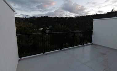 CASA EN VENTA POR ESTRENAR. LA PENÍNSULA. AMBATO