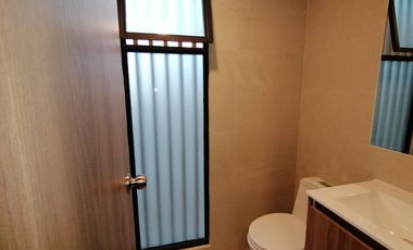 CASA EN VENTA POR ESTRENAR. LA PENÍNSULA. AMBATO