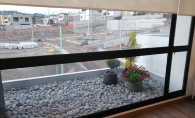 CASA EN VENTA POR ESTRENAR. LA PENÍNSULA. AMBATO
