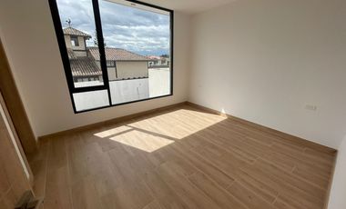 CASAS DE VENTA POR ESTRENAR EN TUMBACO SECTOR HILACRIL