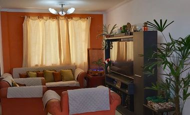 Vendo casa con piscina 3d. en Calderón (excelente precio)