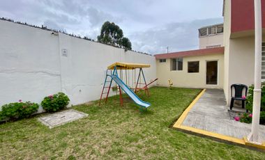 Vendo casa con piscina 3d. en Calderón (excelente precio)