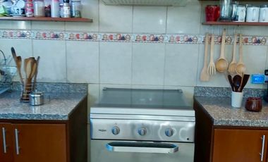 Vendo casa con piscina 3d. en Calderón (excelente precio)