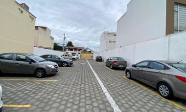 Vendo casa con piscina 3d. en Calderón (excelente precio)