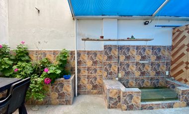 Vendo casa con piscina 3d. en Calderón (excelente precio)