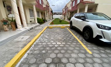 Vendo casa con piscina 3d. en Calderón (excelente precio)