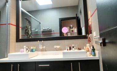 VENTA DE CASA EN NAYON