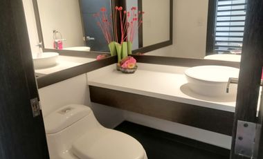 VENTA DE CASA EN NAYON